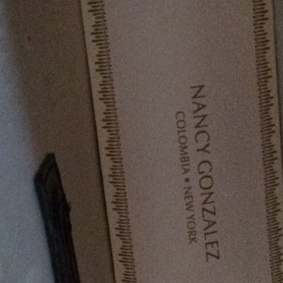 Clutch. - Picture 2 of 5